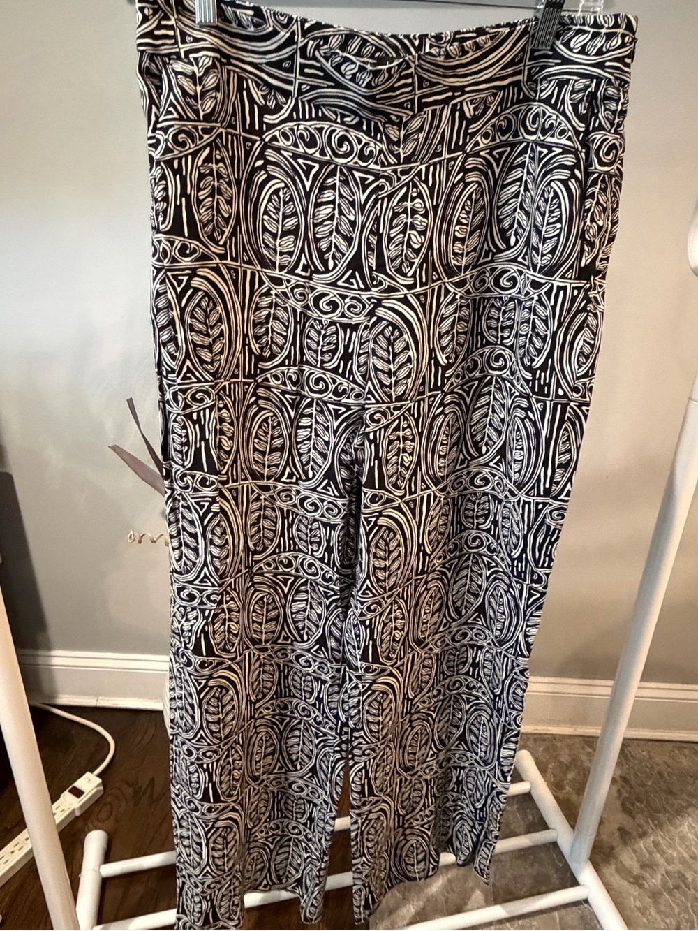 LOFT Black and White Leaf Print Wide Leg Pants size 10